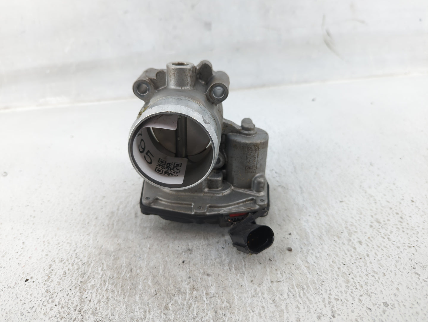 2017-2019 Ford Escape Throttle Body P/N:DS7G-9F991-BB Fits Fits 2014 2015 2016 2017 2018 2019 2020 OEM Used Auto Parts - Oem