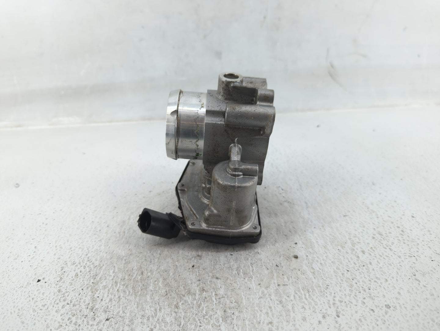 2017-2019 Ford Escape Throttle Body P/N:DS7G-9F991-BB Fits Fits 2014 2015 2016 2017 2018 2019 2020 OEM Used Auto Parts - Oem
