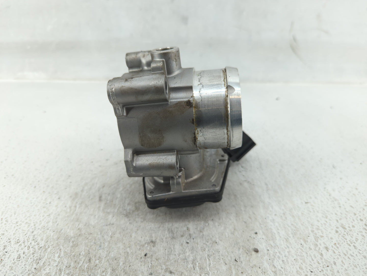 2017-2019 Ford Escape Throttle Body P/N:DS7G-9F991-BB Fits Fits 2014 2015 2016 2017 2018 2019 2020 OEM Used Auto Parts - Oem