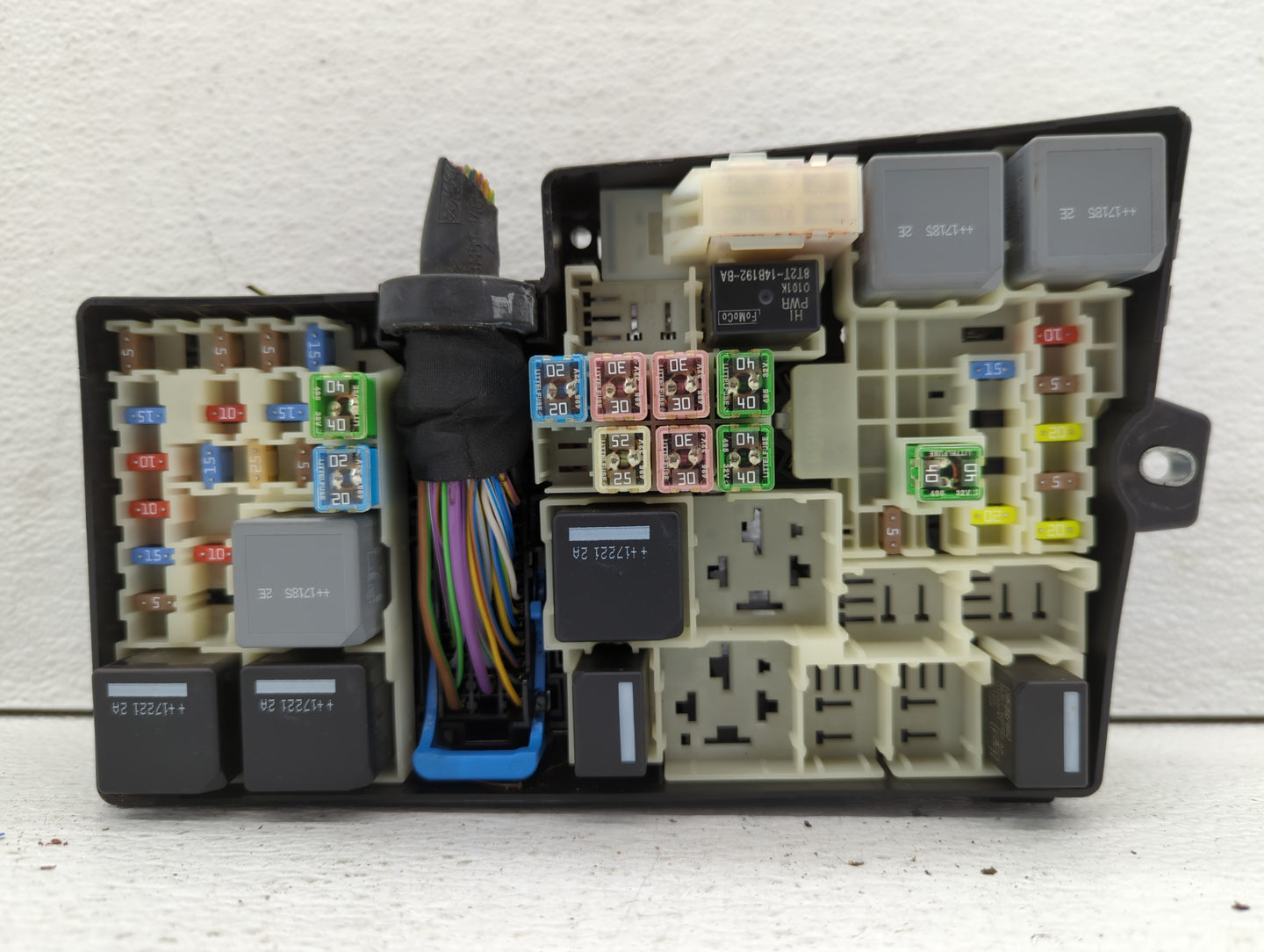 2017 Ford Escape Fusebox Fuse Box Panel Relay Module P/N:AV6T-14A142-AB AV6T-14A067-AD, AV6T-14A057-AD Fits OEM Used Auto Pa
