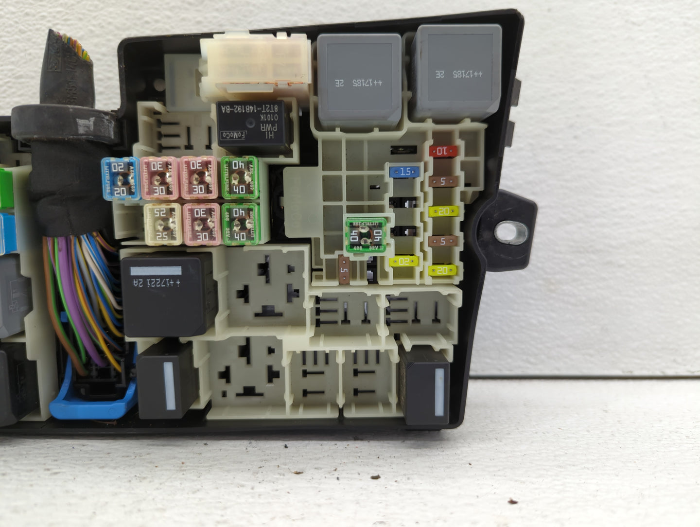 2017 Ford Escape Fusebox Fuse Box Panel Relay Module P/N:AV6T-14A142-AB AV6T-14A067-AD, AV6T-14A057-AD Fits OEM Used Auto Pa