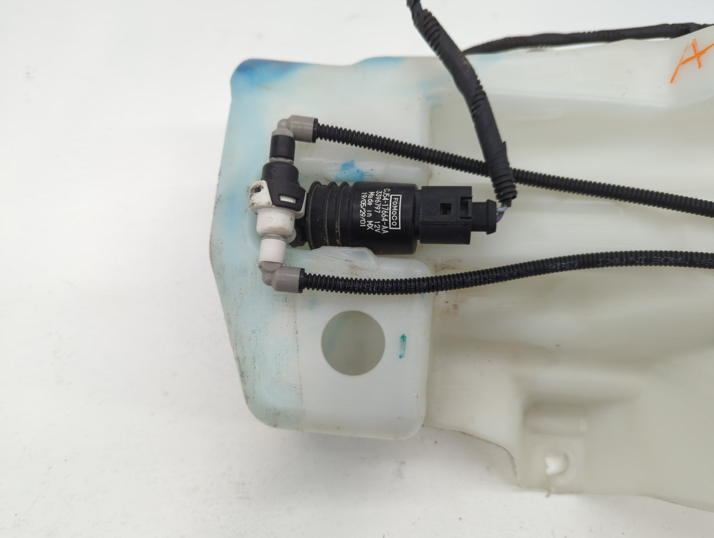 2015-2019 Ford Escape Windshield Washer Fluid Reservoir Bottle Oem - Oemusedautoparts1.com