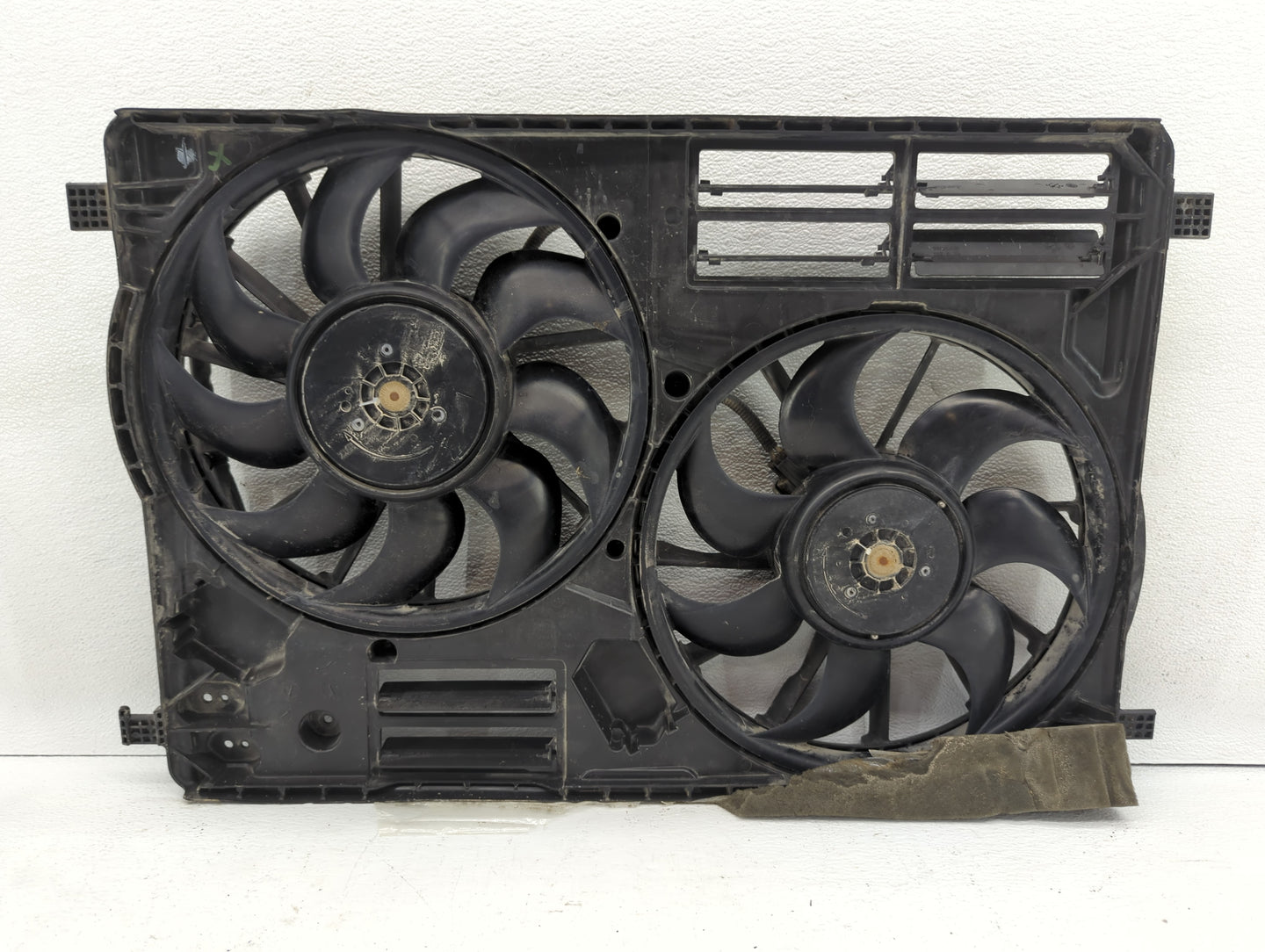 2017-2019 Ford Escape Left Radiator Fan Motor Assembly - Oemusedautoparts1.com