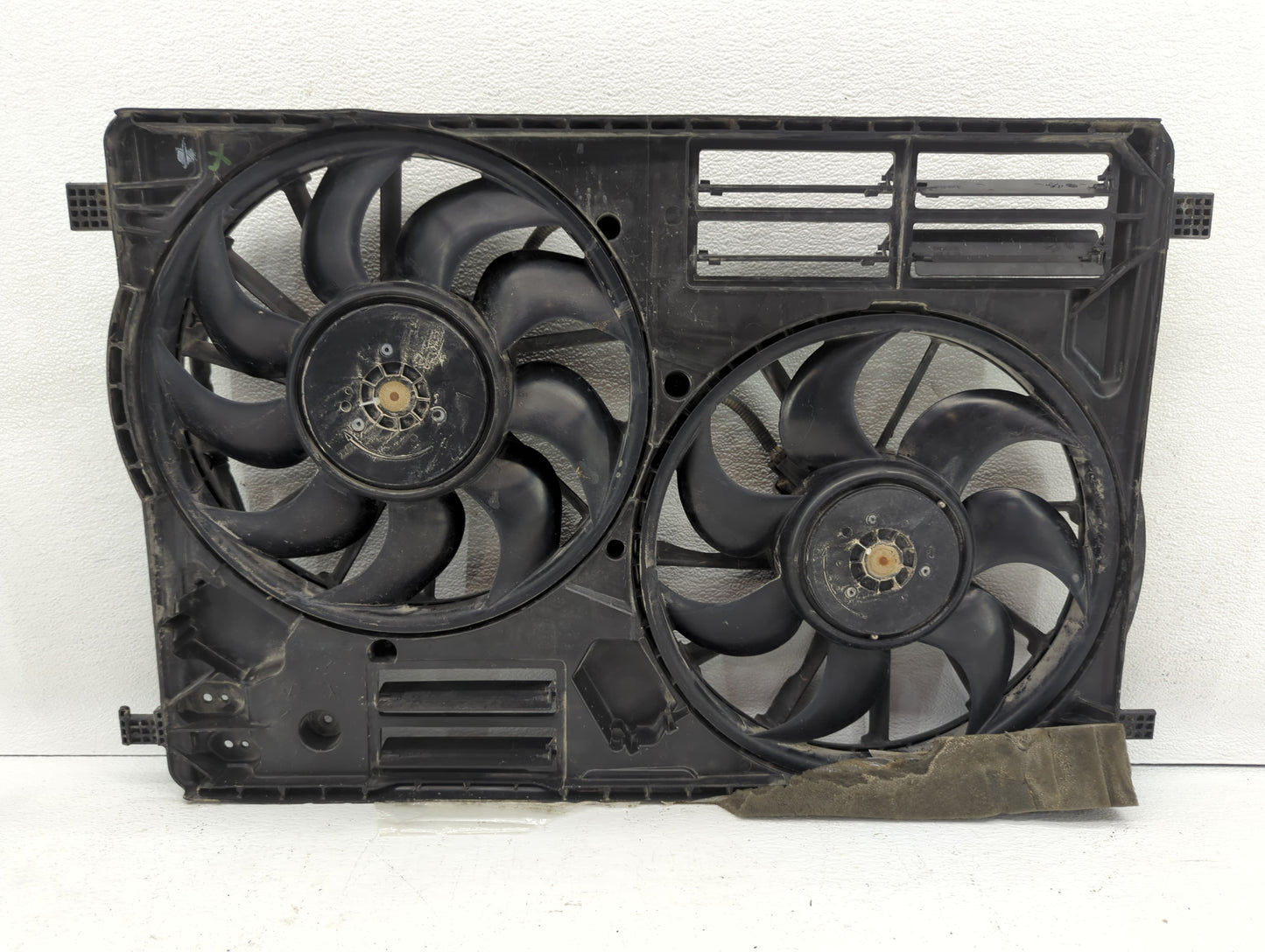 2017-2019 Ford Escape Left Radiator Fan Motor Assembly - Oemusedautoparts1.com