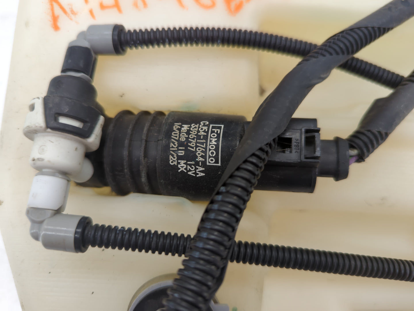 2015-2019 Ford Escape Windshield Washer Fluid Reservoir Bottle Oem - Oemusedautoparts1.com