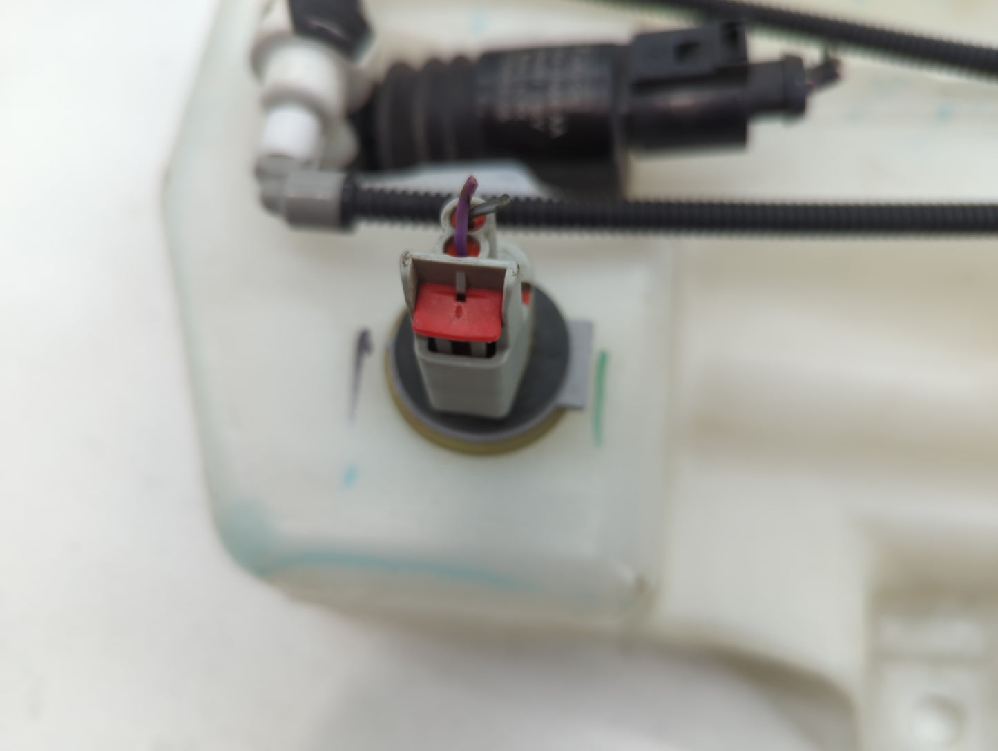 2015-2019 Ford Escape Windshield Washer Fluid Reservoir Bottle Oem - Oemusedautoparts1.com