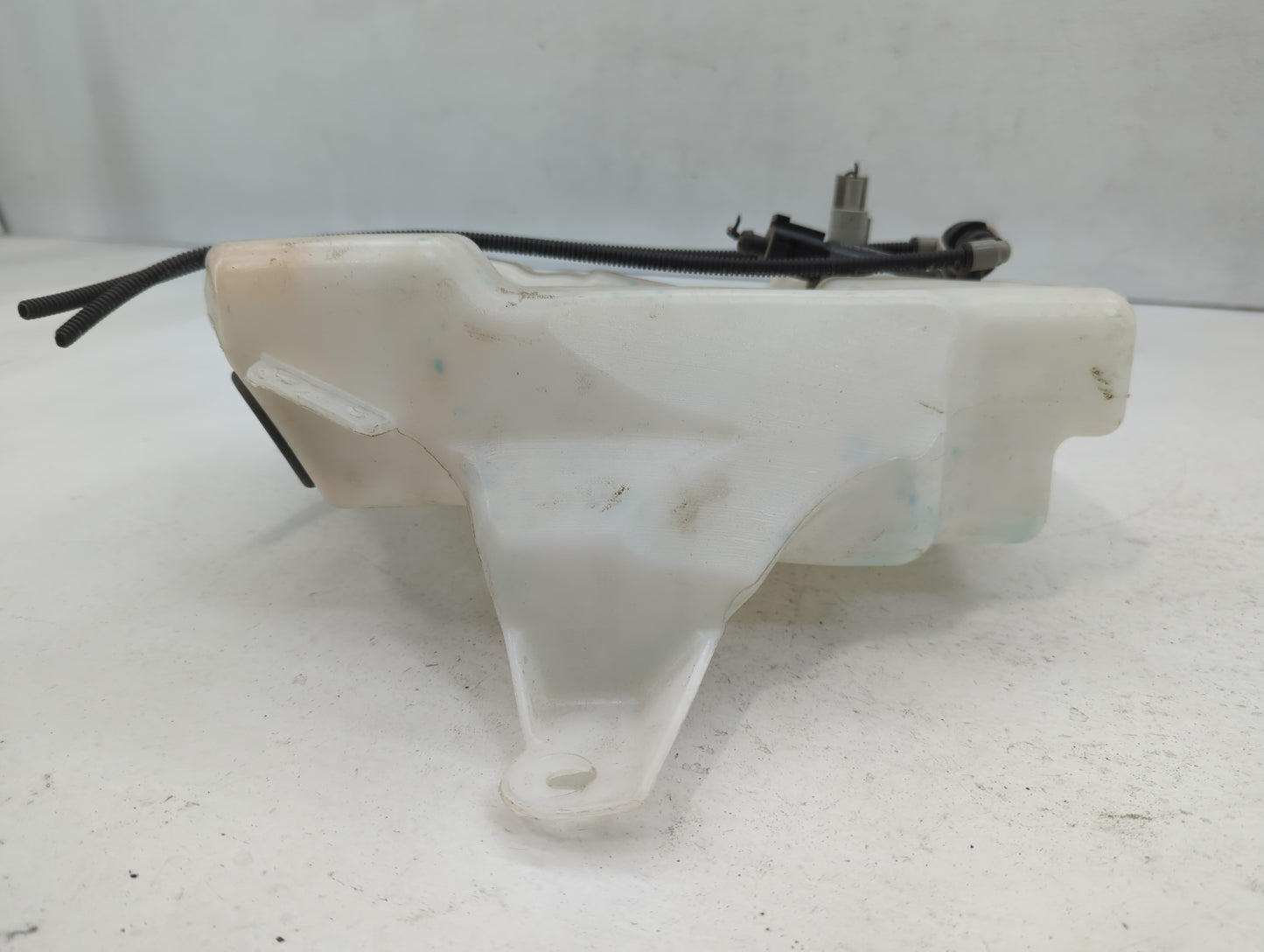 2015-2019 Ford Escape Windshield Washer Fluid Reservoir Bottle Oem - Oemusedautoparts1.com