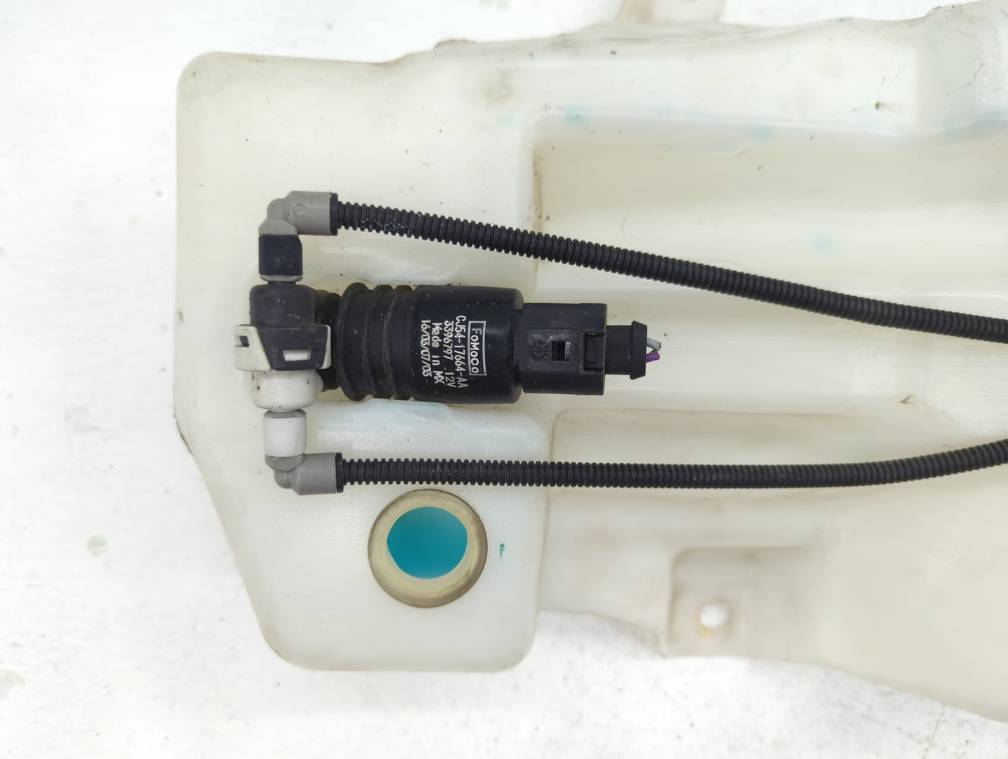 2015-2019 Ford Escape Windshield Washer Fluid Reservoir Bottle Oem - Oemusedautoparts1.com