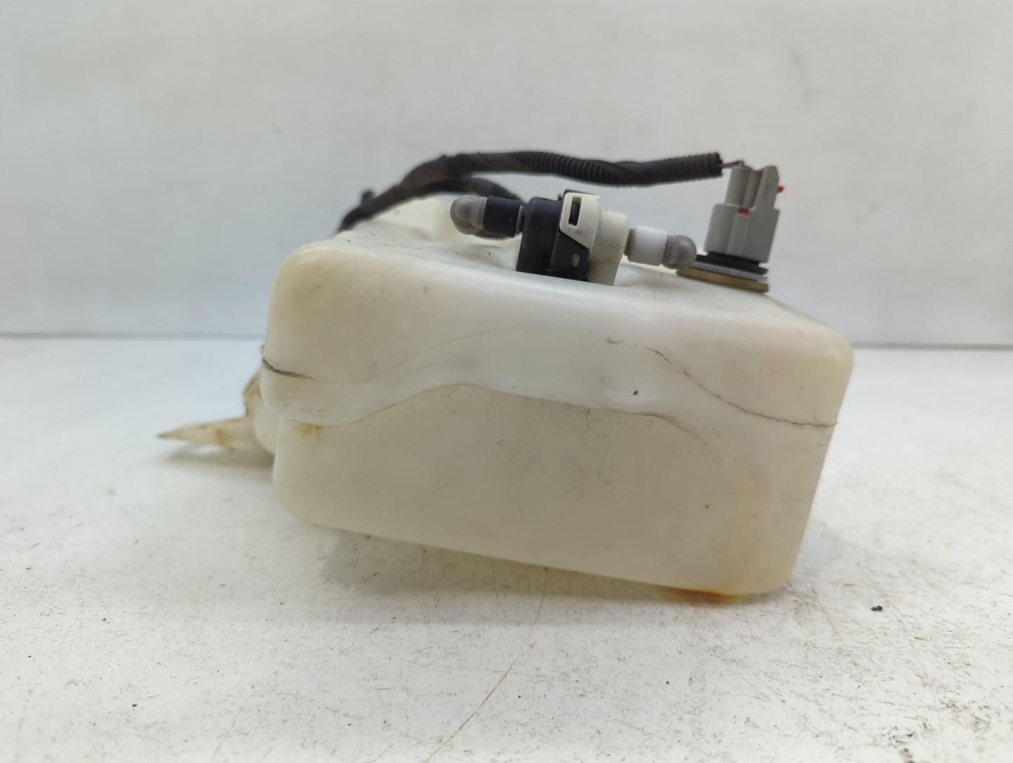 2015-2019 Ford Escape Windshield Washer Fluid Reservoir Bottle Oem - Oemusedautoparts1.com