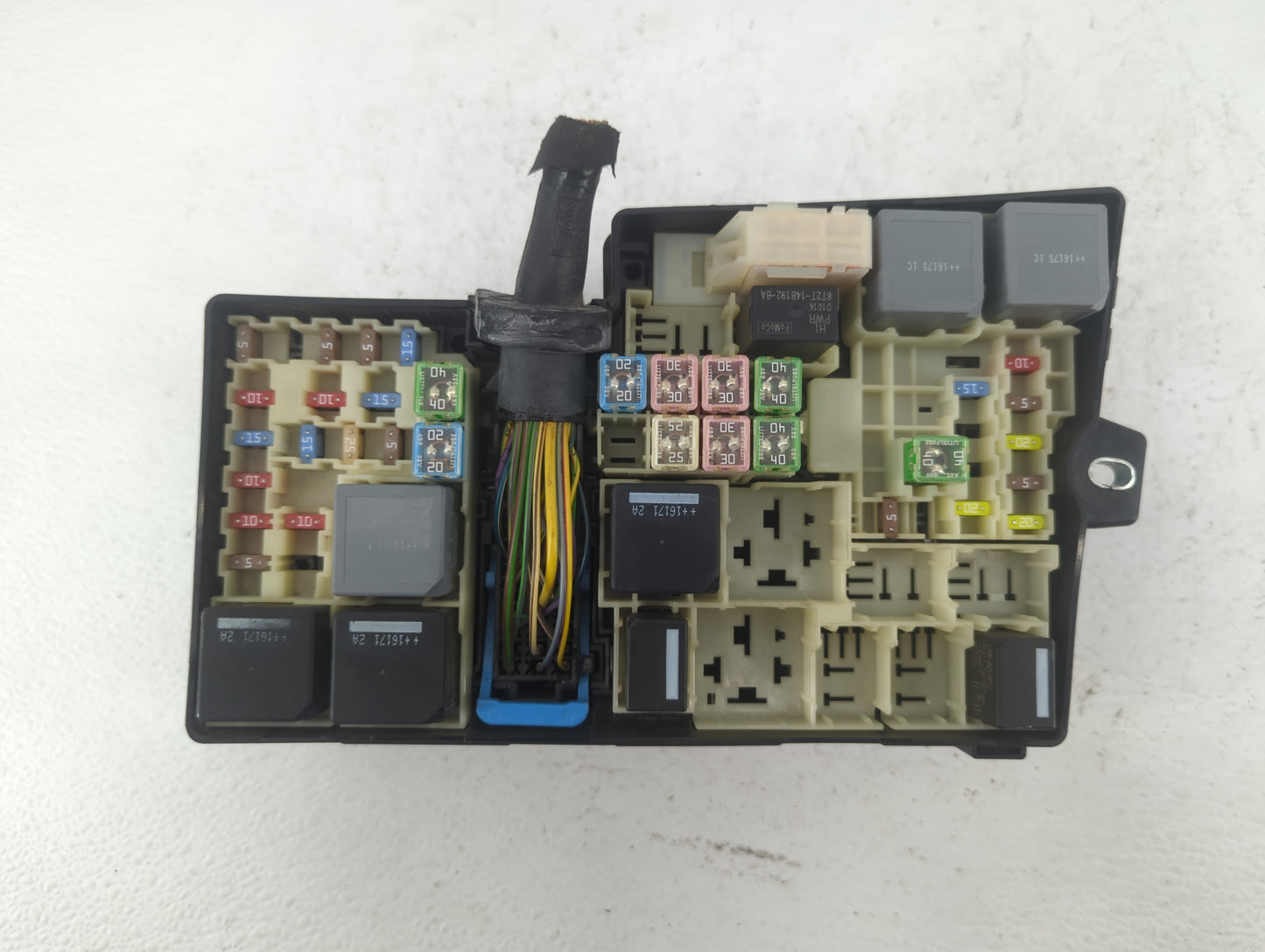 2017 Ford Escape Fusebox Fuse Box Panel Relay Module P/N:AV6T-14A0142-AB Fits OEM Used Auto Parts - Oemusedautoparts1.com