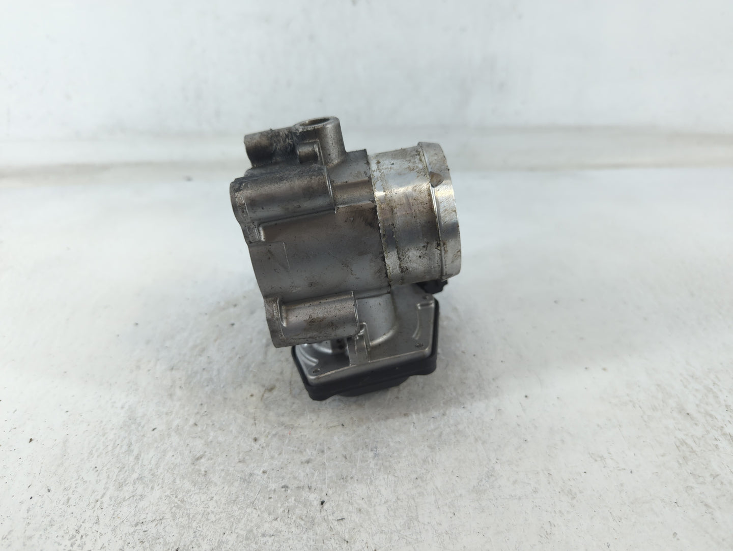 2017-2019 Ford Escape Throttle Body P/N:DS7G-9F991-BB Fits Fits 2014 2015 2016 2017 2018 2019 2020 OEM Used Auto Parts - Oem