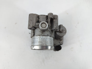 2017-2019 Ford Escape Throttle Body P/N:B16 209 5232 DS7G-9F991-BB Fits Fits 2014 2015 2016 2017 2018 2019 2020 OEM Used Auto Parts