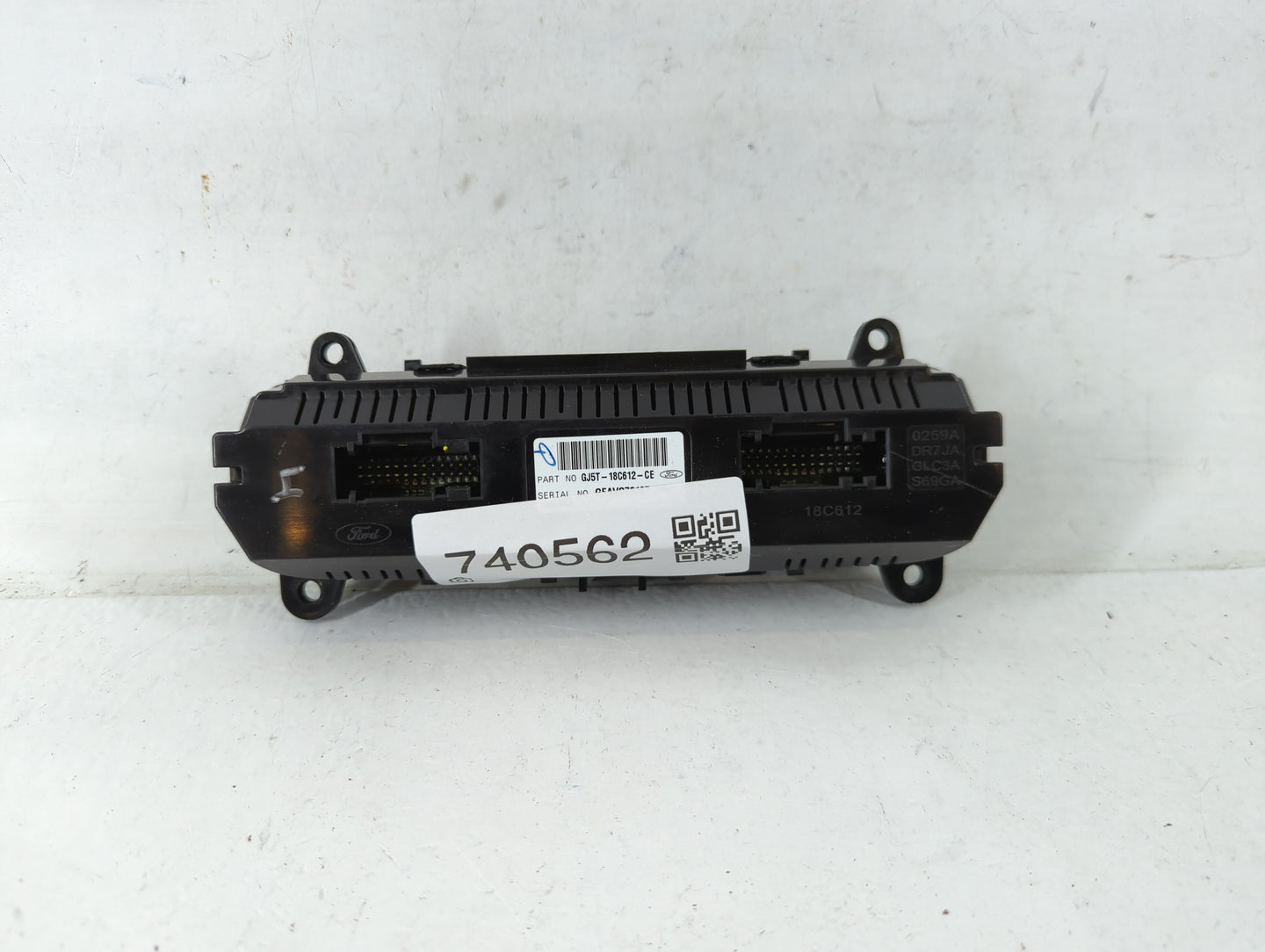 2017 Ford Escape Climate Control Module Temperature AC/Heater Replacement P/N:GJ5T-18C612-CE Fits OEM Used Auto Parts - Oemu