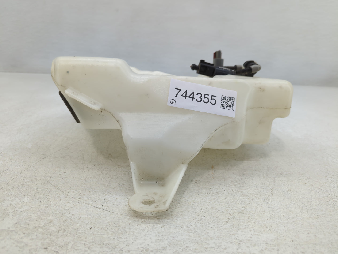 2015-2019 Ford Escape Windshield Washer Fluid Reservoir Bottle Oem - Oemusedautoparts1.com