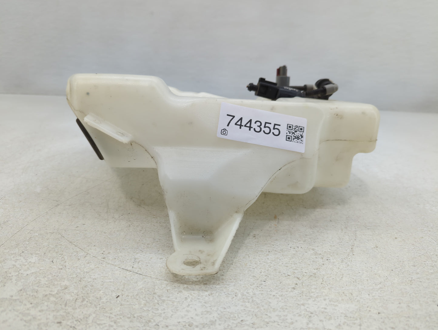 2015-2019 Ford Escape Windshield Washer Fluid Reservoir Bottle Oem - Oemusedautoparts1.com