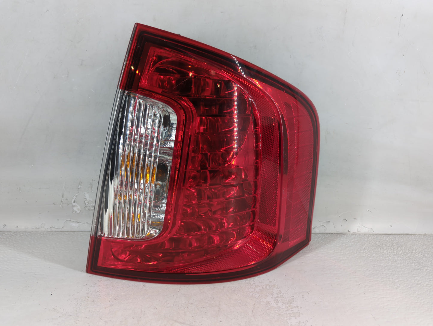 2017-2018 Ford Escape Tail Light Assembly Passenger Right OEM P/N:BT43-13B504-AE Fits Fits 2017 2018 OEM Used Auto Parts - O