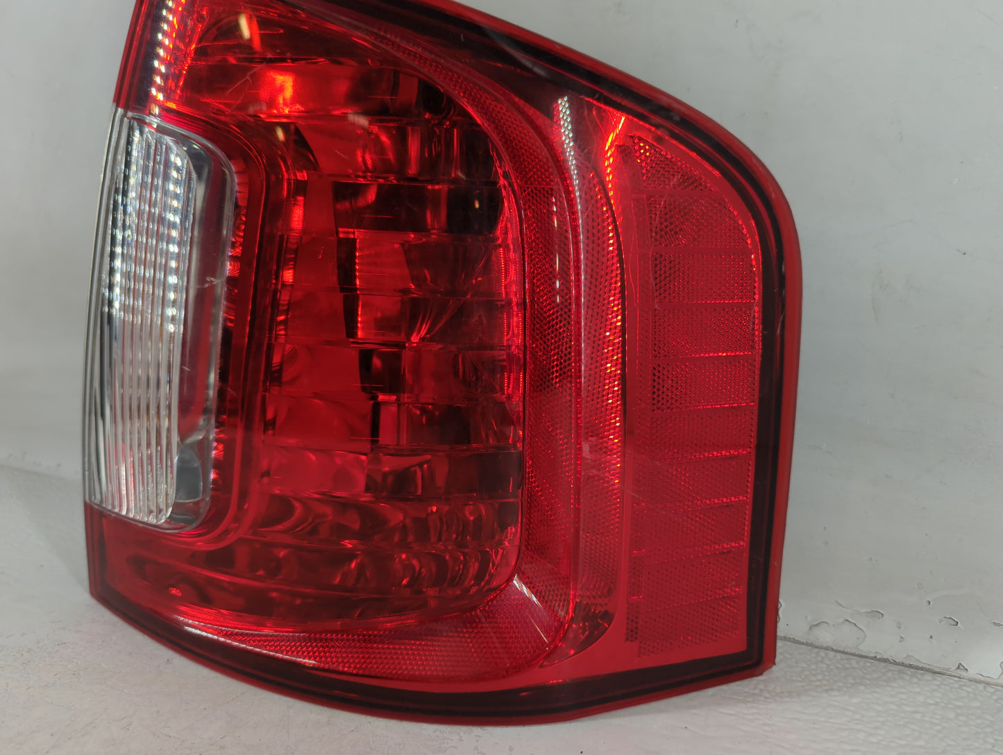 2017-2018 Ford Escape Tail Light Assembly Passenger Right OEM P/N:BT43-13B504-AE Fits Fits 2017 2018 OEM Used Auto Parts - O