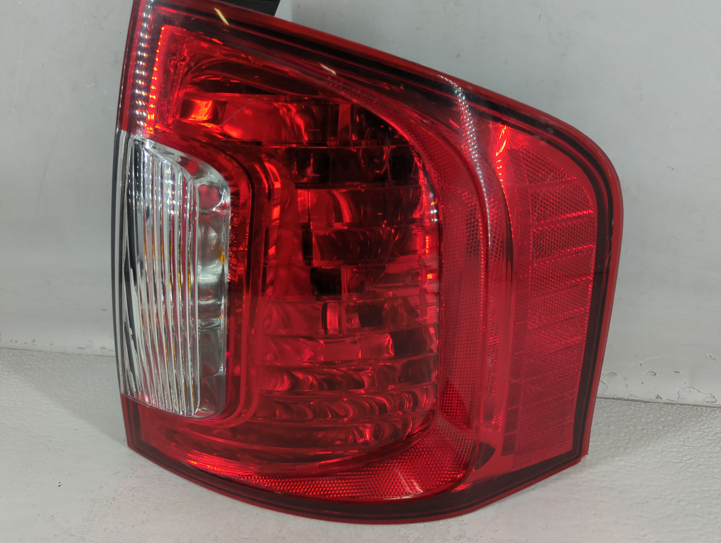 2017-2018 Ford Escape Tail Light Assembly Passenger Right OEM P/N:BT43-13B504-AE Fits Fits 2017 2018 OEM Used Auto Parts - O
