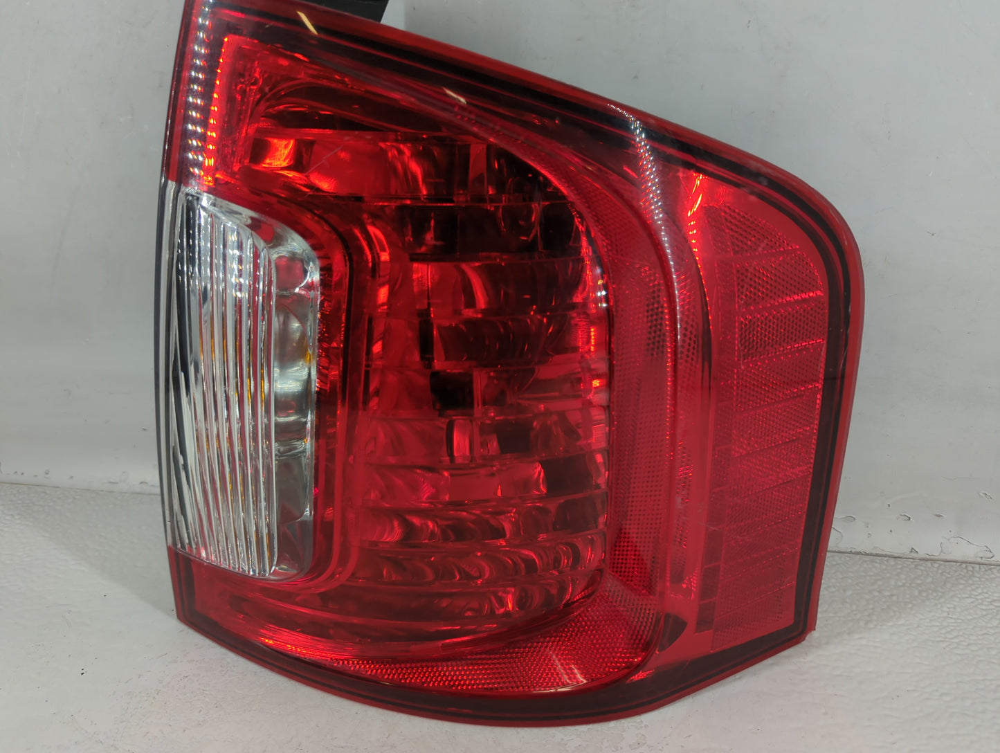 2017-2018 Ford Escape Tail Light Assembly Passenger Right OEM P/N:BT43-13B504-AE Fits Fits 2017 2018 OEM Used Auto Parts - O