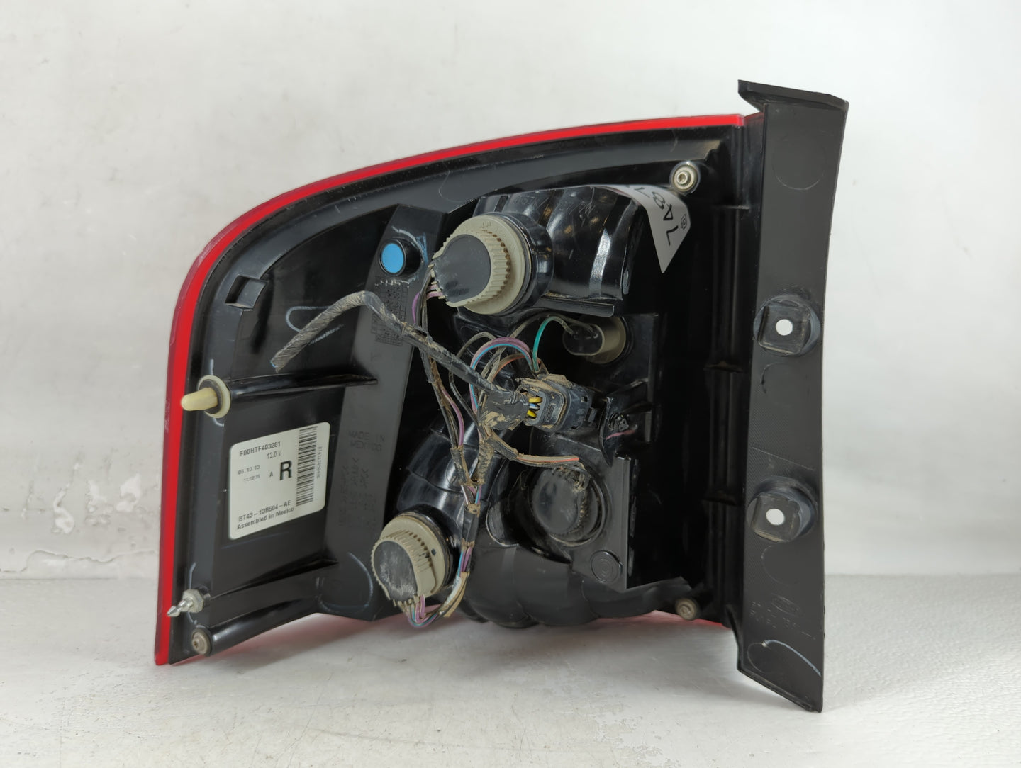 2017-2018 Ford Escape Tail Light Assembly Passenger Right OEM P/N:BT43-13B504-AE Fits Fits 2017 2018 OEM Used Auto Parts - O