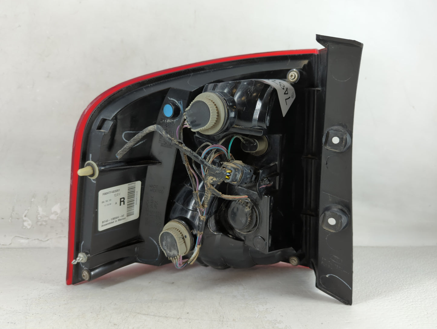 2017-2018 Ford Escape Tail Light Assembly Passenger Right OEM P/N:BT43-13B504-AE Fits Fits 2017 2018 OEM Used Auto Parts - O