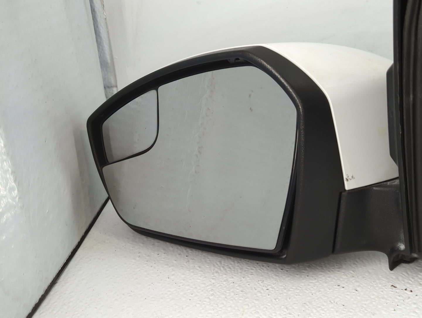2017-2019 Ford Escape Driver Side View Mirror - Left Door Mirror OEM Used - Oemusedautoparts1.com