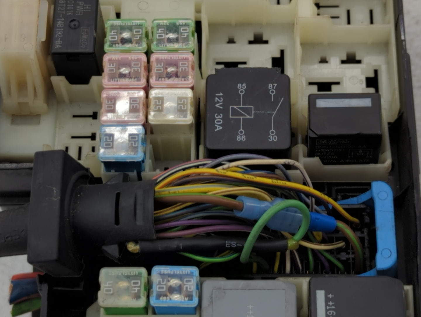 2017 Ford Escape Fusebox Fuse Box Panel Relay Module P/N:AV6T-14A142-AB Fits OEM Used Auto Parts - Oemusedautoparts1.com