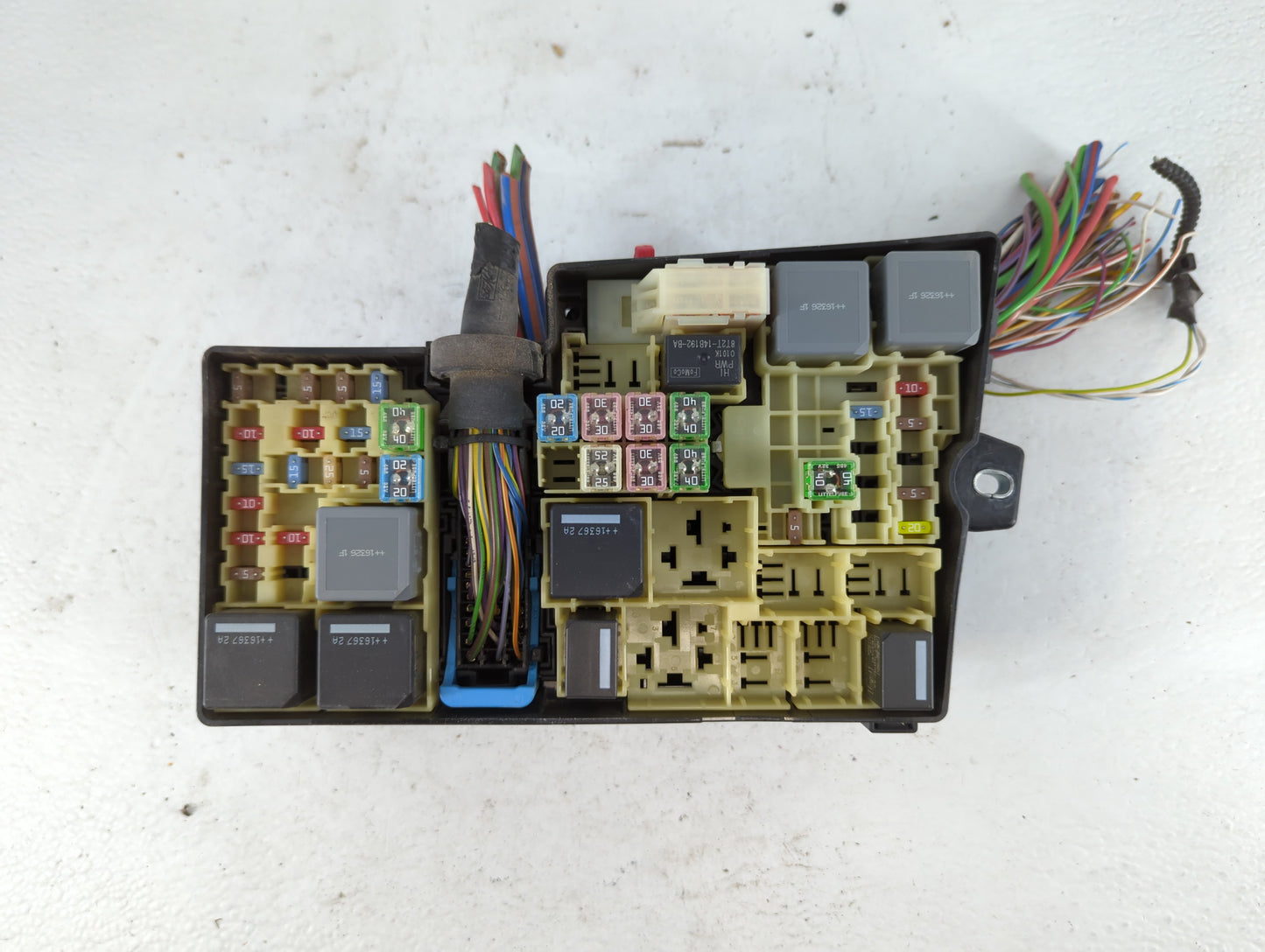 2017 Ford Escape Fusebox Fuse Box Panel Relay Module P/N:E02345500 AV6T-14A067-AD Fits OEM Used Auto Parts - Oemusedautopart