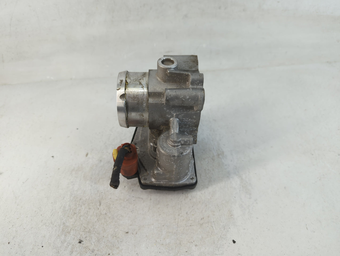 2017-2019 Ford Escape Throttle Body P/N:DS7G-9F991-BB Fits Fits 2014 2015 2016 2017 2018 2019 2020 OEM Used Auto Parts - Oem