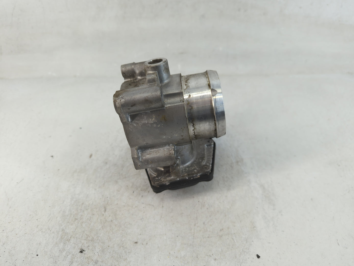 2017-2019 Ford Escape Throttle Body P/N:DS7G-9F991-BB Fits Fits 2014 2015 2016 2017 2018 2019 2020 OEM Used Auto Parts - Oem
