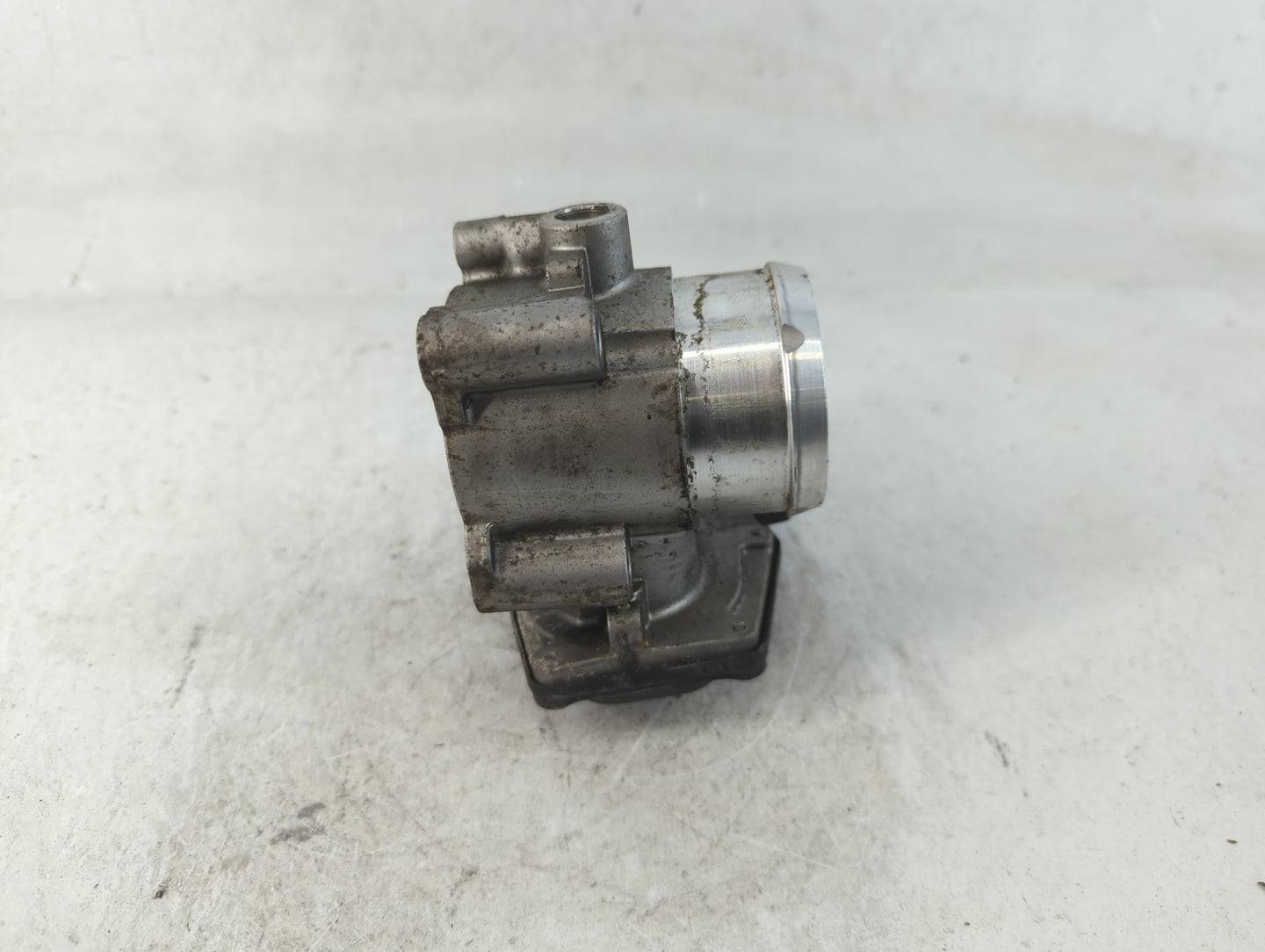 2017-2019 Ford Escape Throttle Body P/N:DS7G-9F991-BB Fits Fits 2014 2015 2016 2017 2018 2019 2020 OEM Used Auto Parts - Oem
