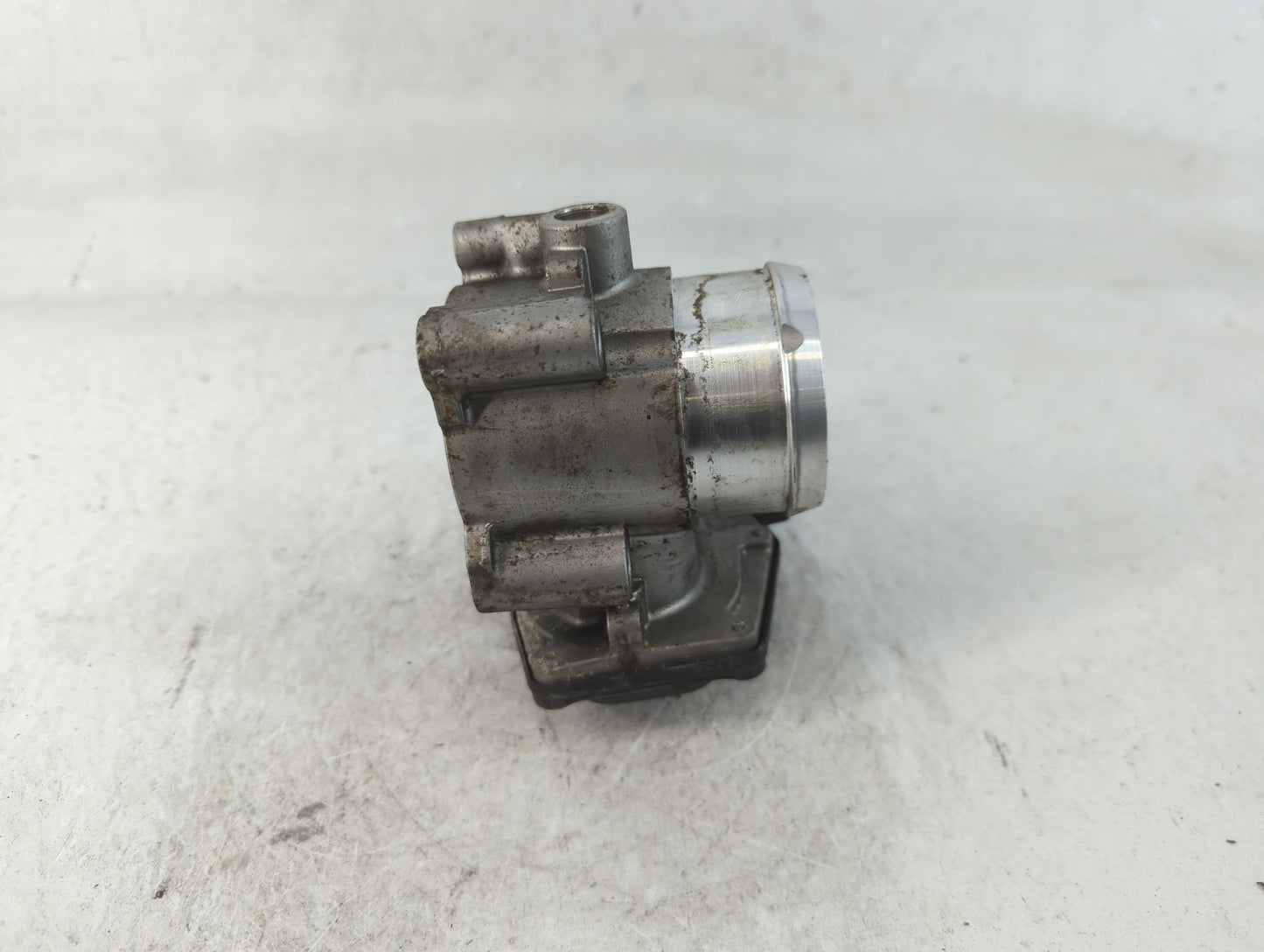 2017-2019 Ford Escape Throttle Body P/N:DS7G-9F991-BB Fits Fits 2014 2015 2016 2017 2018 2019 2020 OEM Used Auto Parts - Oem