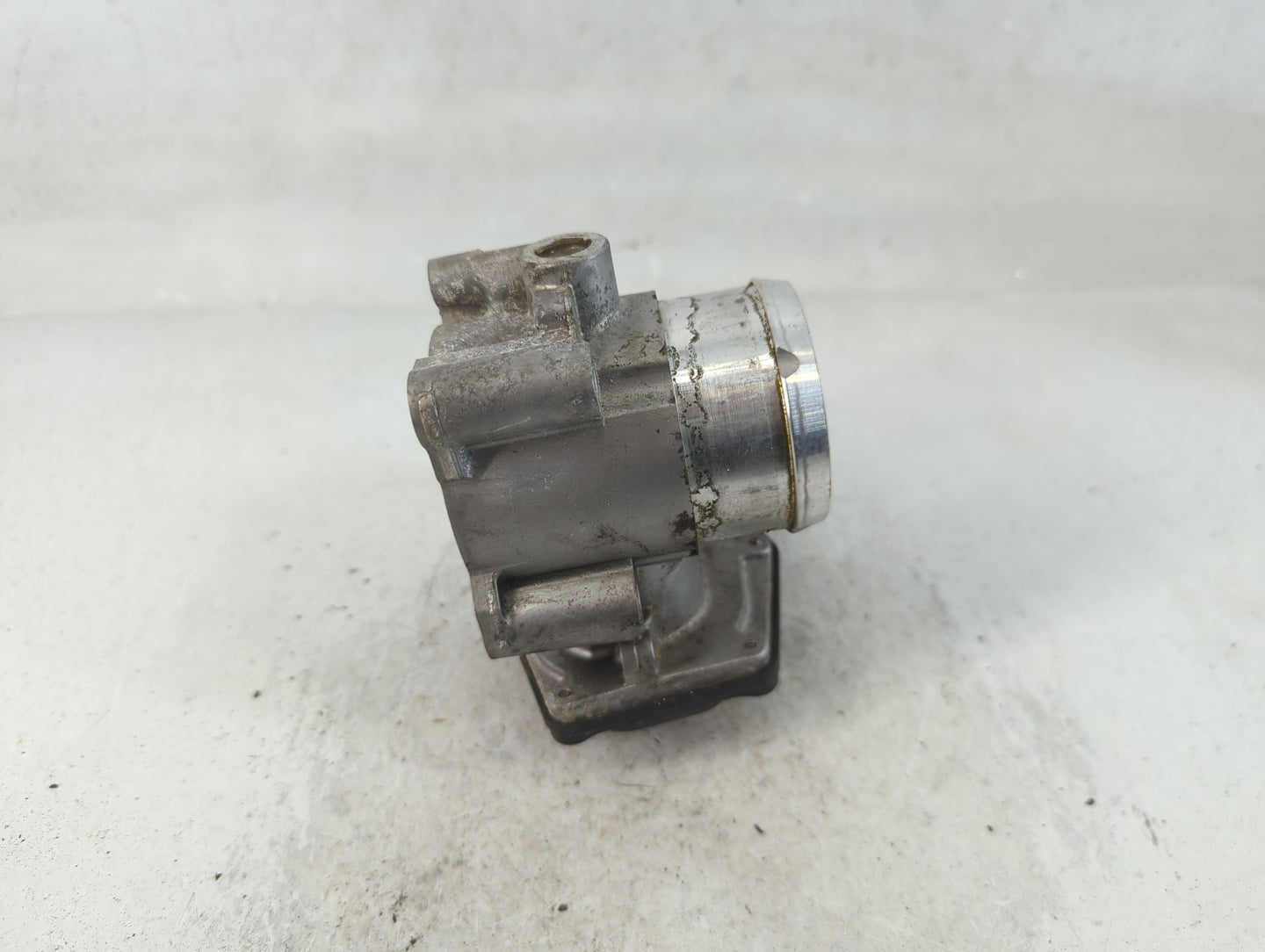 2017-2019 Ford Escape Throttle Body P/N:DS7G-9F991-BB Fits Fits 2014 2015 2016 2017 2018 2019 2020 OEM Used Auto Parts - Oem