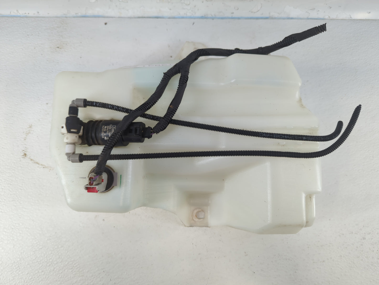 2015-2019 Ford Escape Windshield Washer Fluid Reservoir Bottle Oem - Oemusedautoparts1.com
