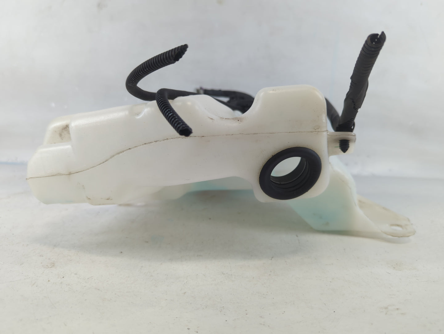 2015-2019 Ford Escape Windshield Washer Fluid Reservoir Bottle Oem - Oemusedautoparts1.com