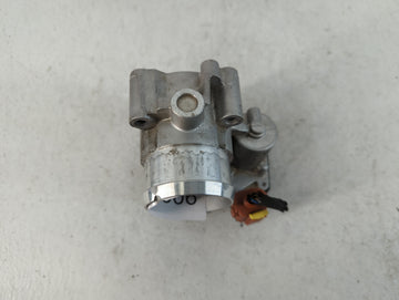 2017-2019 Ford Escape Throttle Body P/N:DS7G-9F991-BB B16 298 4222 Fits Fits 2014 2015 2016 2017 2018 2019 2020 OEM Used Auto Parts