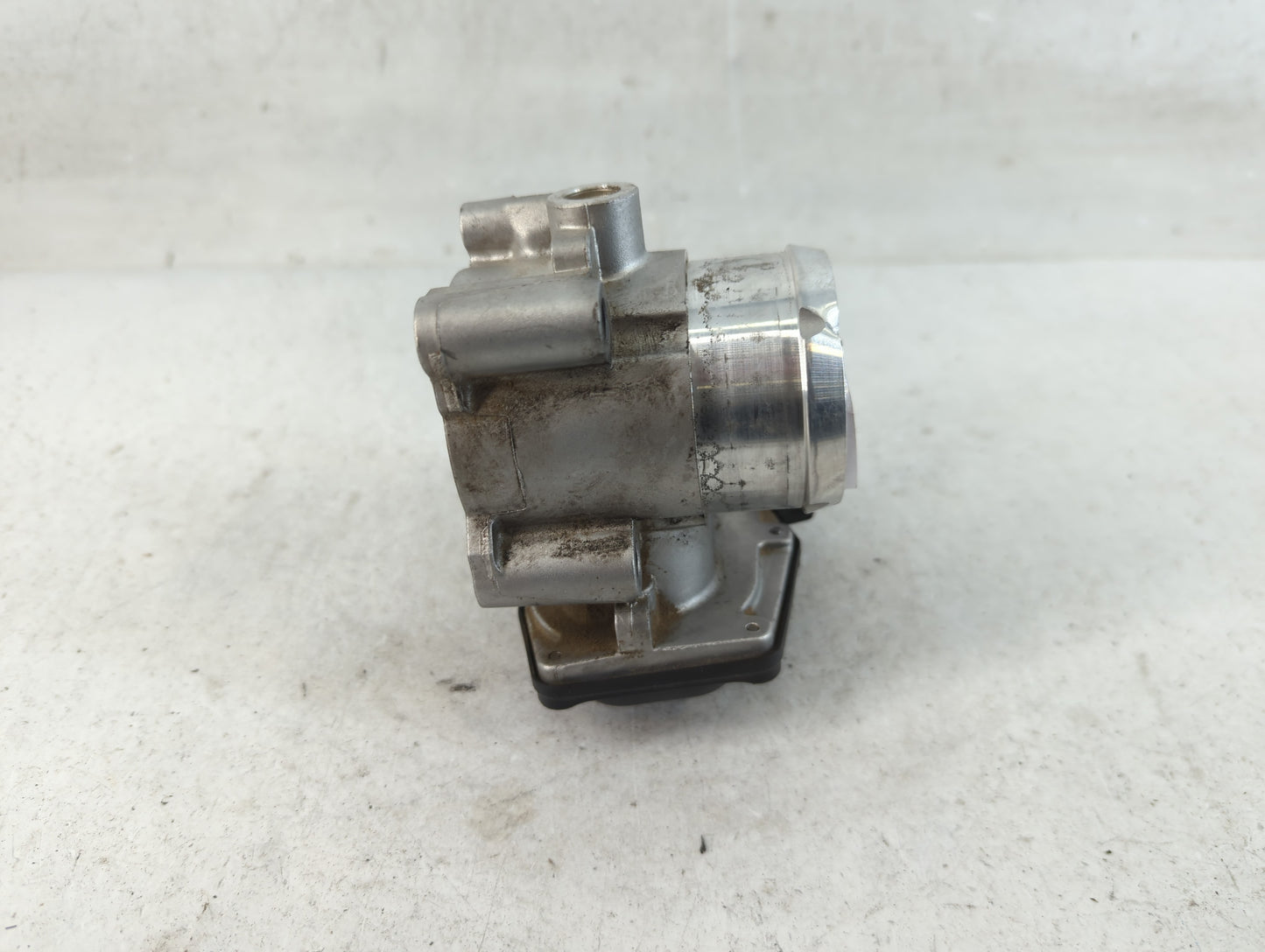 2017-2019 Ford Escape Throttle Body P/N:DS7G-9F991-BB B16 298 4222 Fits Fits 2014 2015 2016 2017 2018 2019 2020 OEM Used Aut