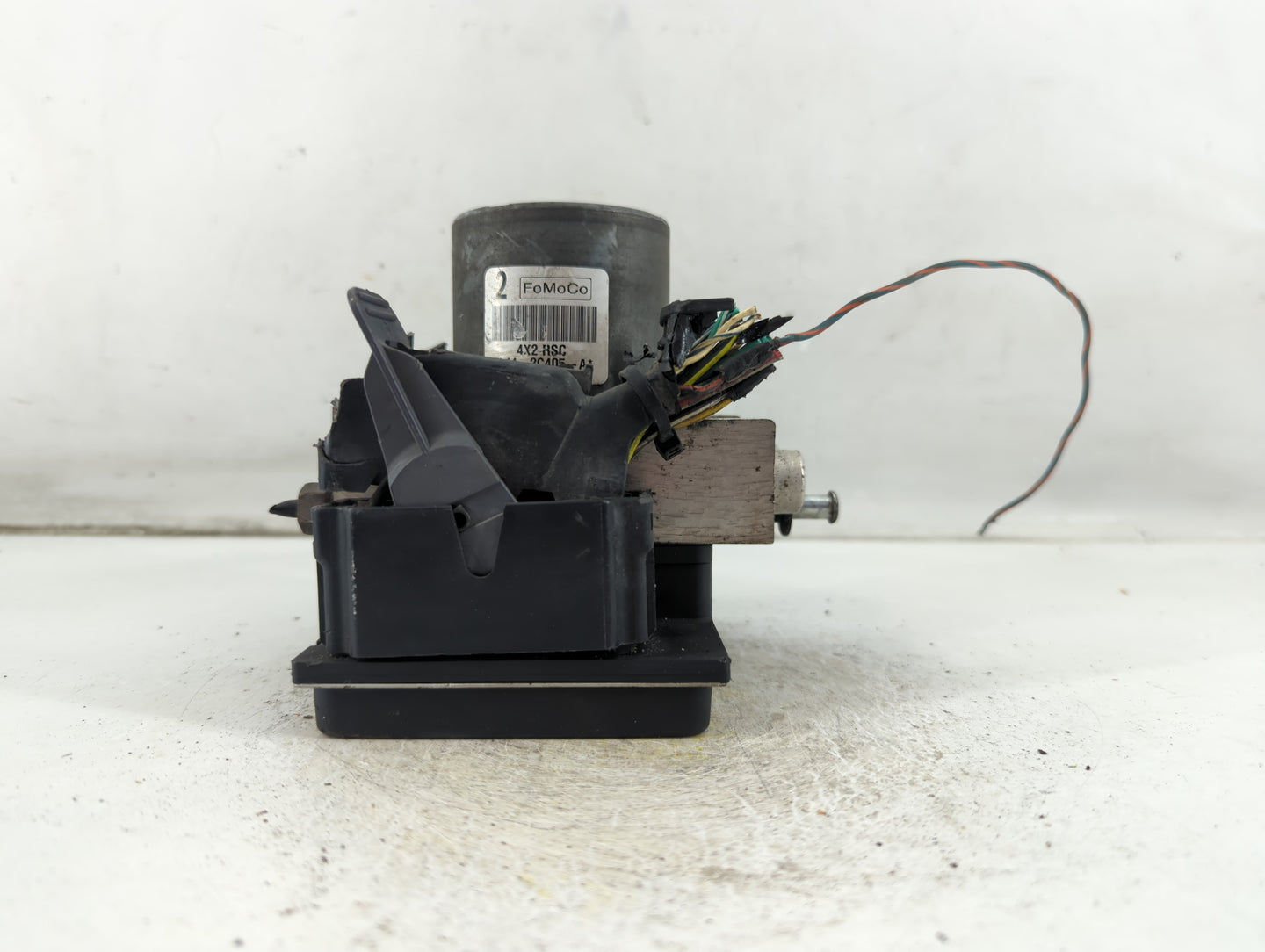 2017 Ford Expedition ABS Pump Control Module Replacement P/N:FL14-2C405-A Fits OEM Used Auto Parts - Oemusedautoparts1.com