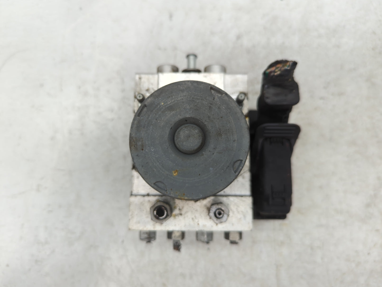 2017 Ford Expedition ABS Pump Control Module Replacement P/N:FL14-2C405-BD Fits OEM Used Auto Parts - Oemusedautoparts1.com