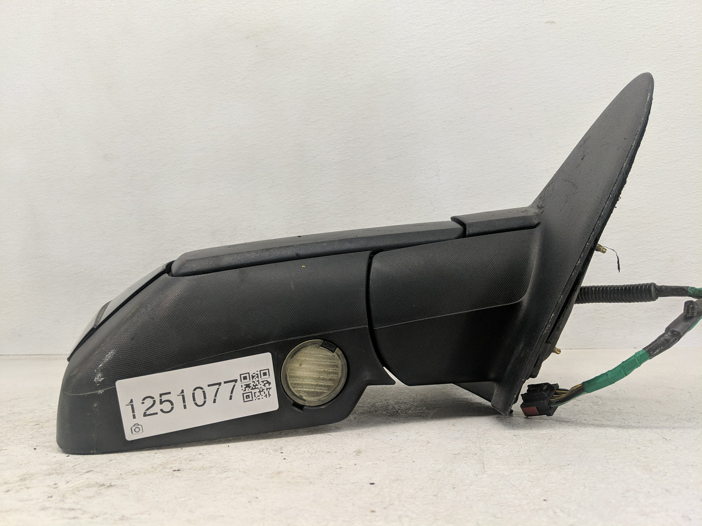 2017 Ford Expedition Side Mirror Replacement Passenger Right View Door Mirror P/N:CL14 17682 Fits OEM Used Auto Parts - Oemu