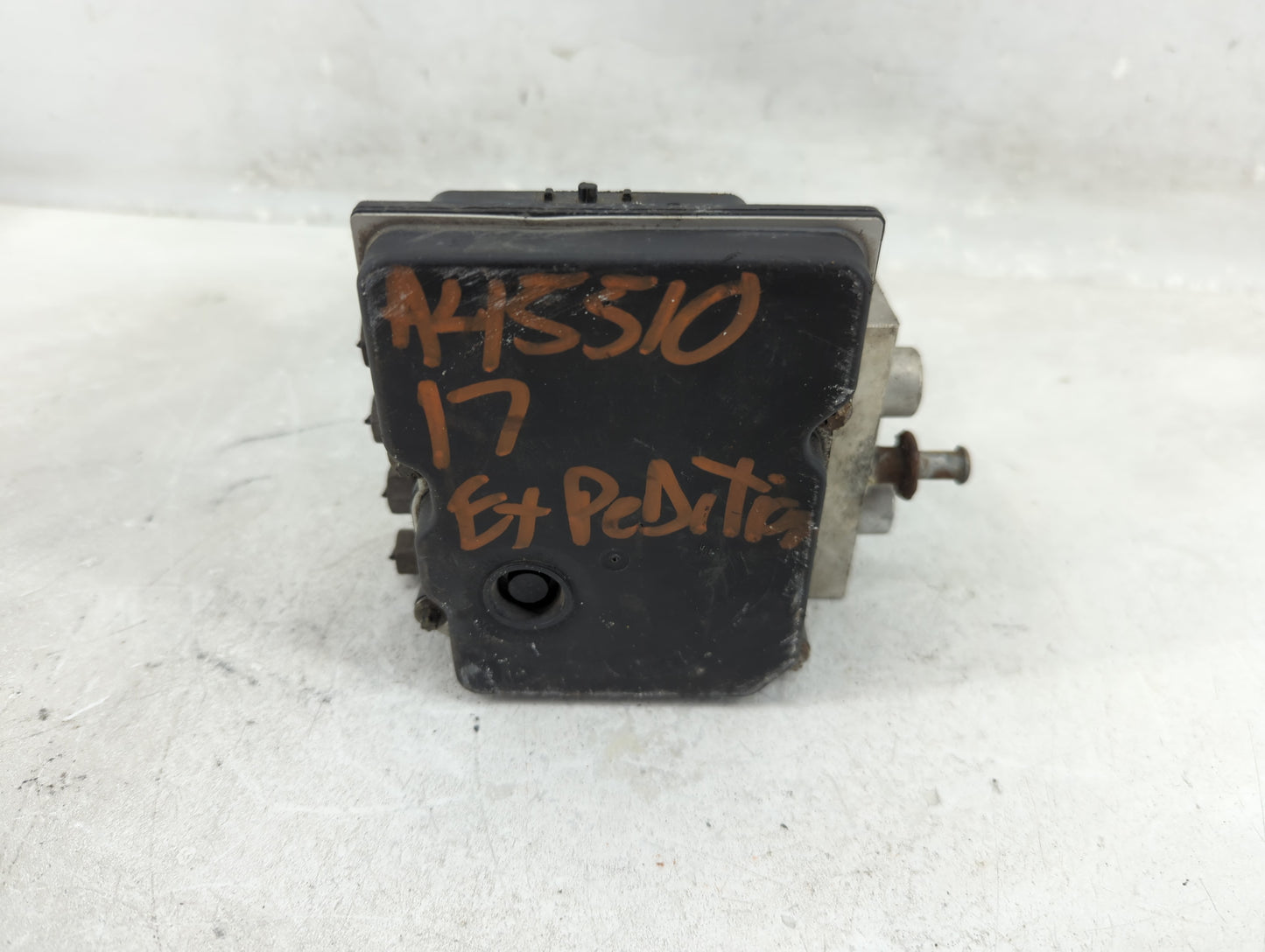 2017 Ford Expedition ABS Pump Control Module Replacement P/N:FL14-2C405-B Fits OEM Used Auto Parts - Oemusedautoparts1.com