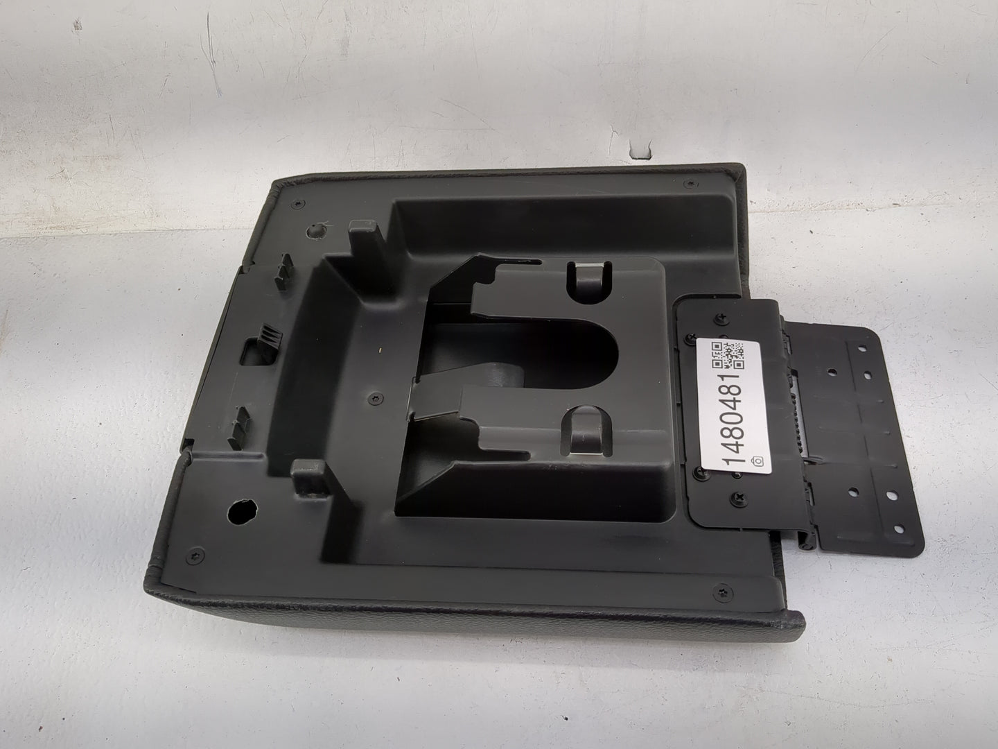 2017 Ford Expedition Center Console Armrest Cover Lid Fits OEM Used Auto Parts - Oemusedautoparts1.com