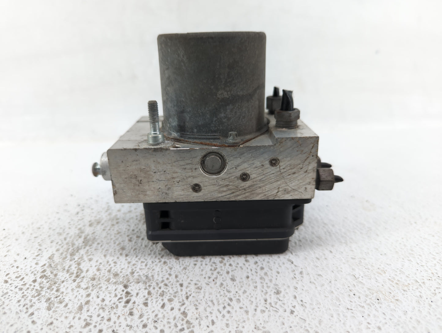 2017 Ford Expedition ABS Pump Control Module Replacement P/N:FL14-2C405-BD Fits OEM Used Auto Parts - Oemusedautoparts1.com