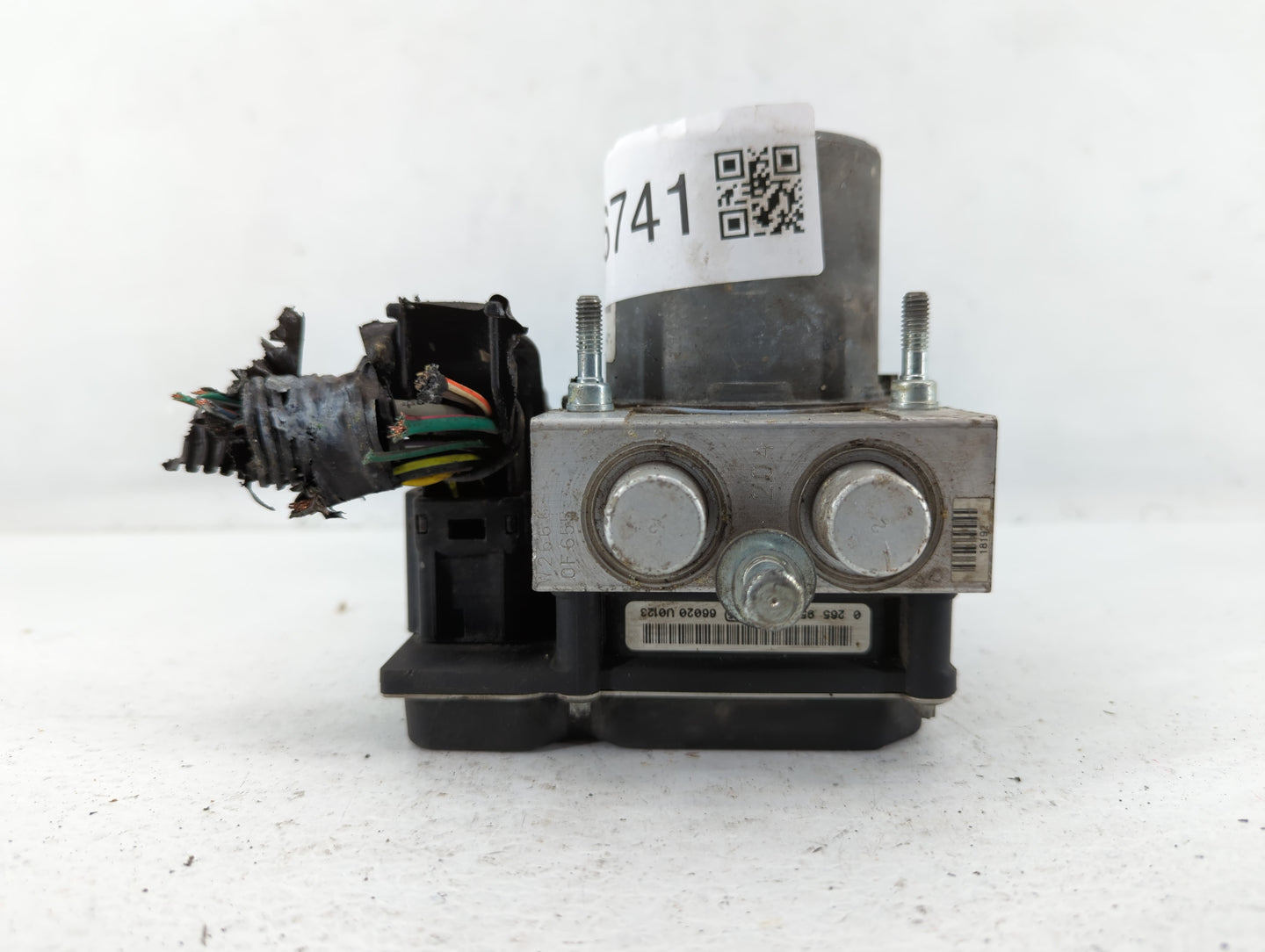 2017 Ford Expedition ABS Pump Control Module Replacement P/N:FL14-2C405-AE Fits OEM Used Auto Parts - Oemusedautoparts1.com