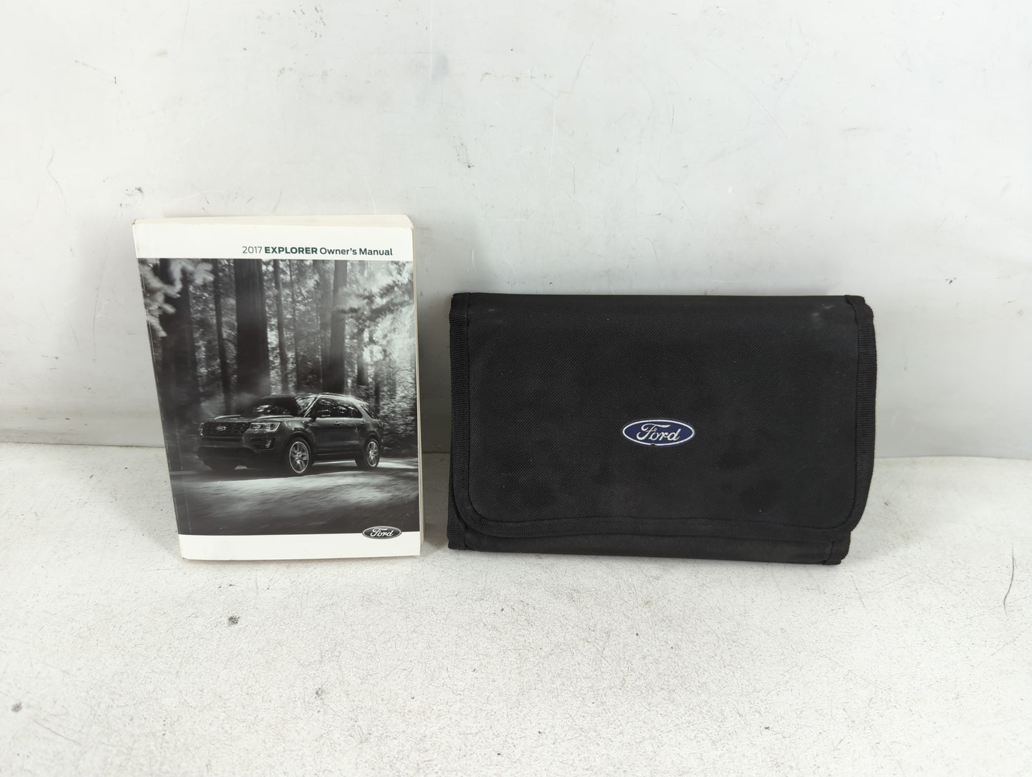 2017 Ford Explorer Owners Manual Book Guide P/N:HL2J 19A321 AA OEM Used Auto Parts - Oemusedautoparts1.com