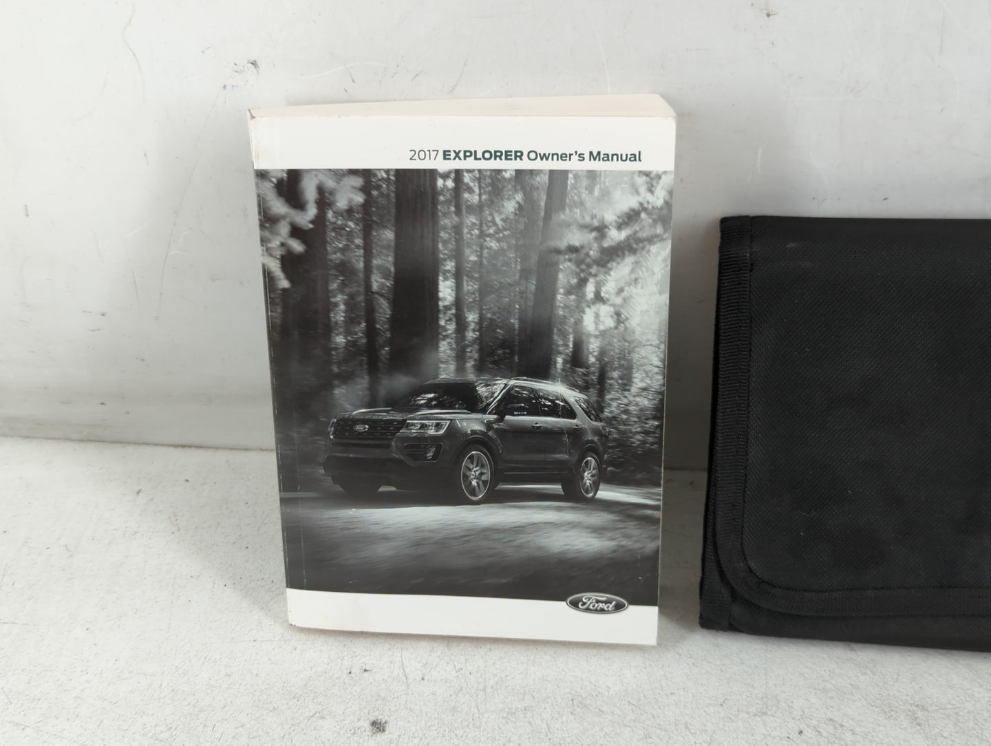 2017 Ford Explorer Owners Manual Book Guide P/N:HL2J 19A321 AA OEM Used Auto Parts - Oemusedautoparts1.com