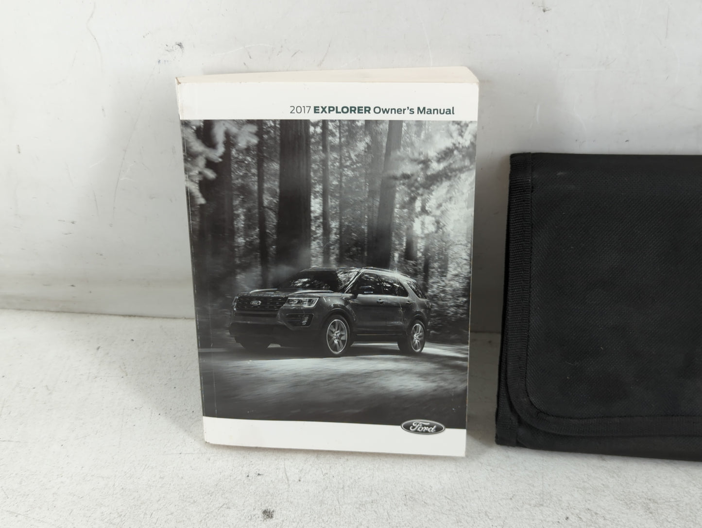 2017 Ford Explorer Owners Manual Book Guide P/N:HL2J 19A321 AA OEM Used Auto Parts - Oemusedautoparts1.com