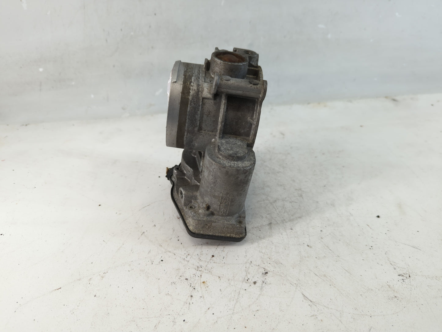 2011-2019 Ford Explorer Throttle Body Fits Fits 2011 2012 2013 2014 2015 2016 2017 2018 2019 OEM Used Auto Parts - Oemusedau