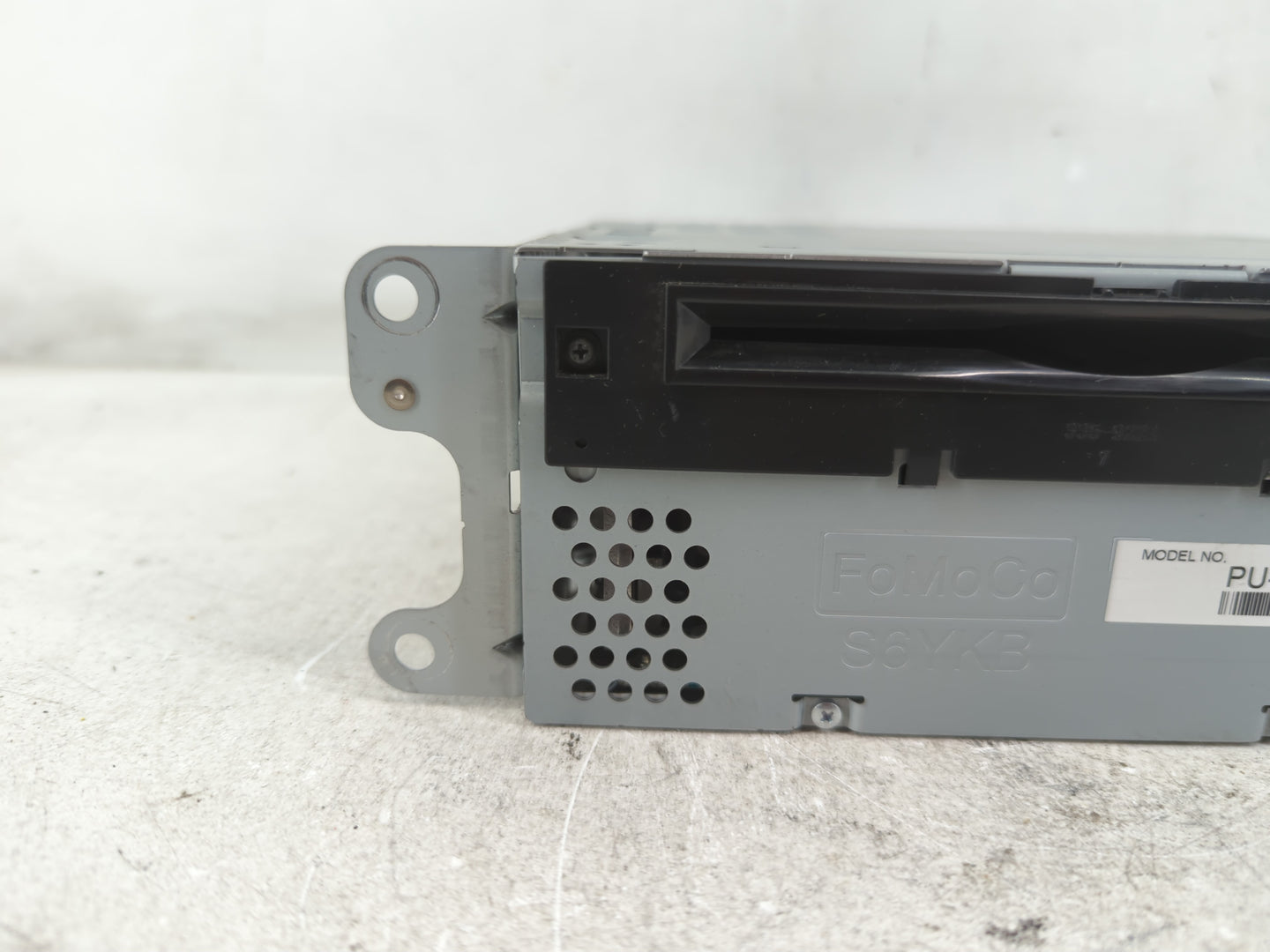 2016-2017 Ford Explorer Radio AM FM Cd Player Receiver Replacement P/N:GB5T-19C107-AG Fits Fits 2016 2017 OEM Used Auto Part