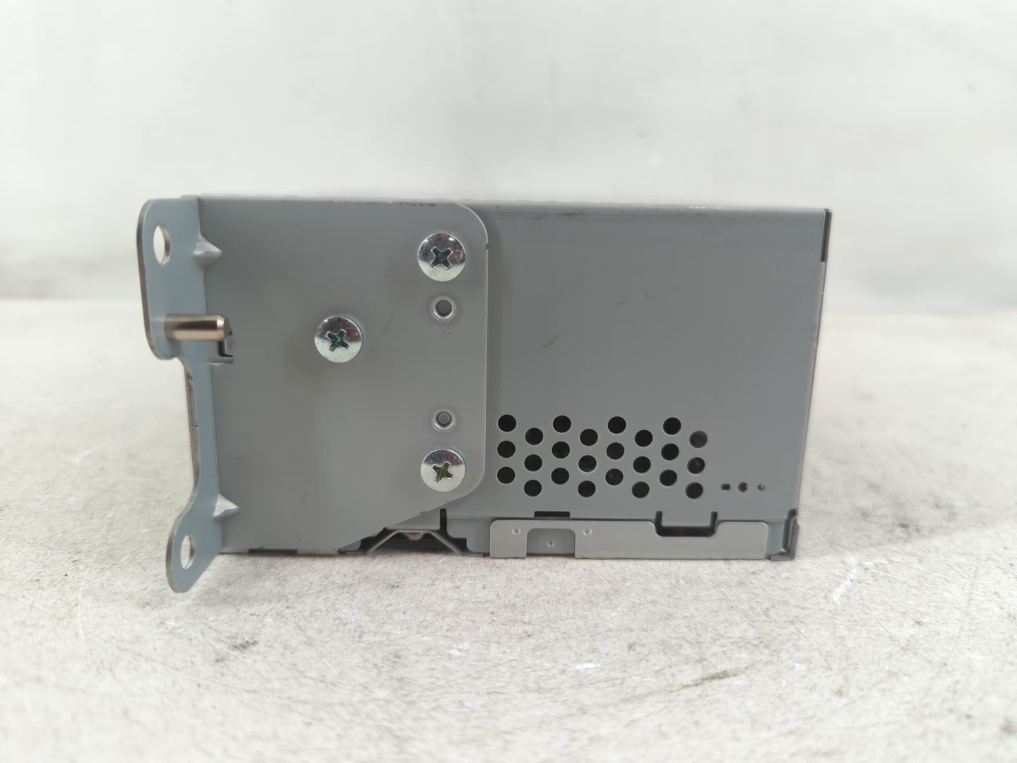 2016-2017 Ford Explorer Radio AM FM Cd Player Receiver Replacement P/N:GB5T-19C107-AG Fits Fits 2016 2017 OEM Used Auto Part